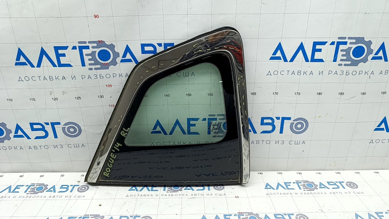 Window blind glass rear left Nissan Rogue 14-20 bent chrome, scratches on glass