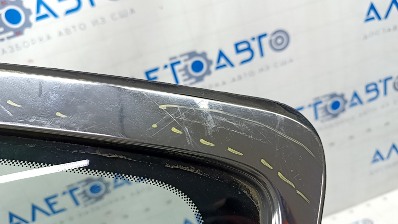 Window blind glass rear left Nissan Rogue 14-20 bent chrome, scratches on glass