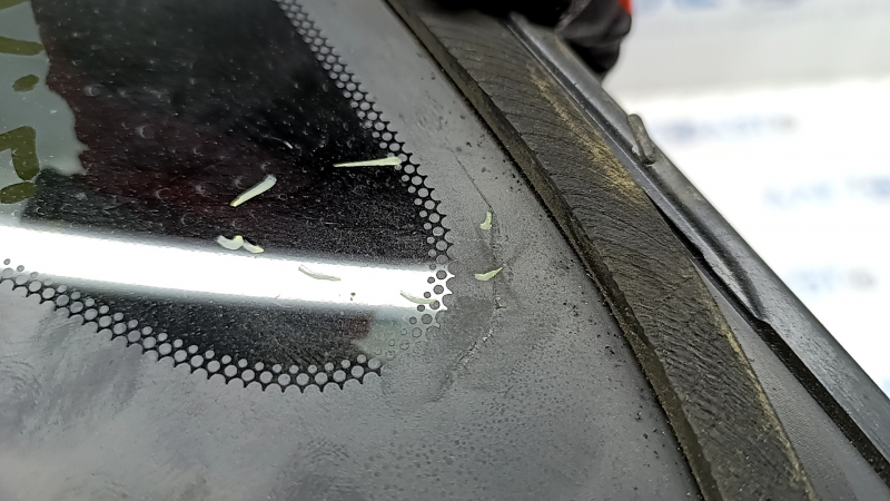 Window blind glass rear left Lexus RX350 RX450h 10-15 chrome scratches on chrome, scratches on glass