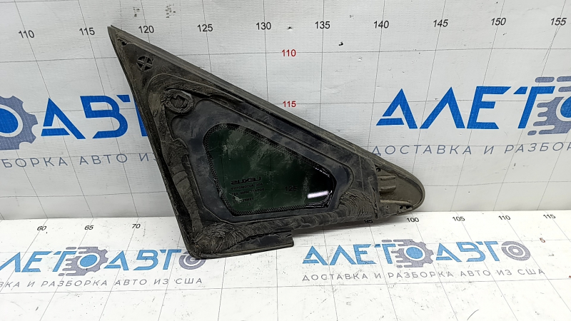 Window blind glass front left Lexus RX350 RX450h 10-15 scratches on chrome, torn seal, dent on molding
