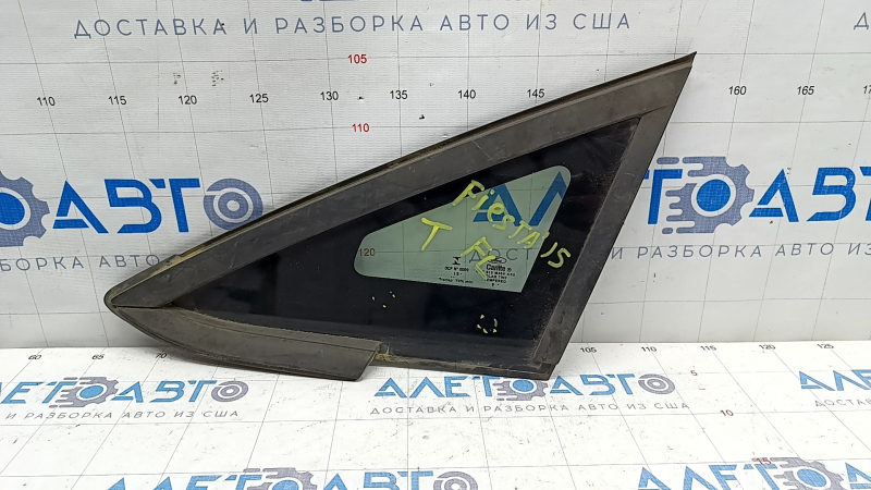 Window blind glass front left Ford Fiesta 11-19 matte scratches on glass