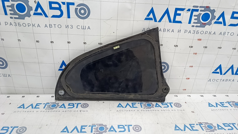 Window blind glass rear left Nissan 350z scratches on glass