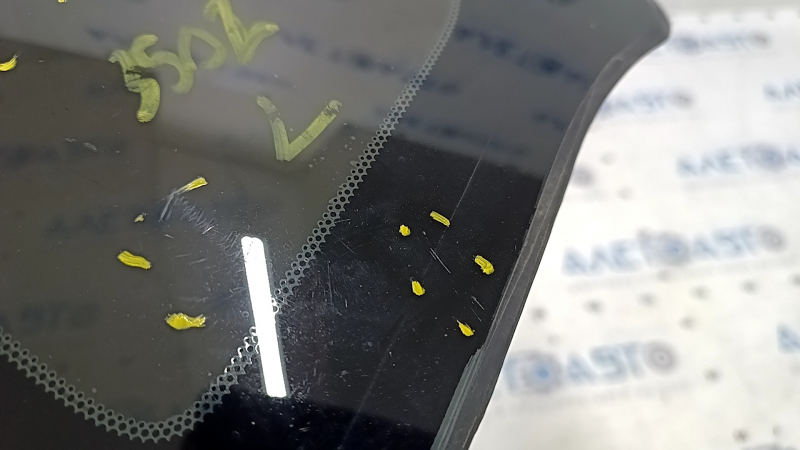 Window blind glass rear left Nissan 350z scratches on glass
