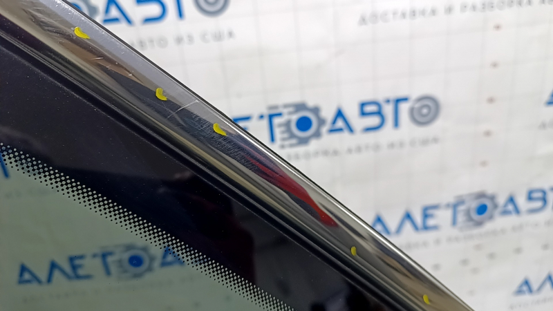 Window blind glass rear left VW Atlas 18- 1 chrome scratches on chrome, scratches on glass