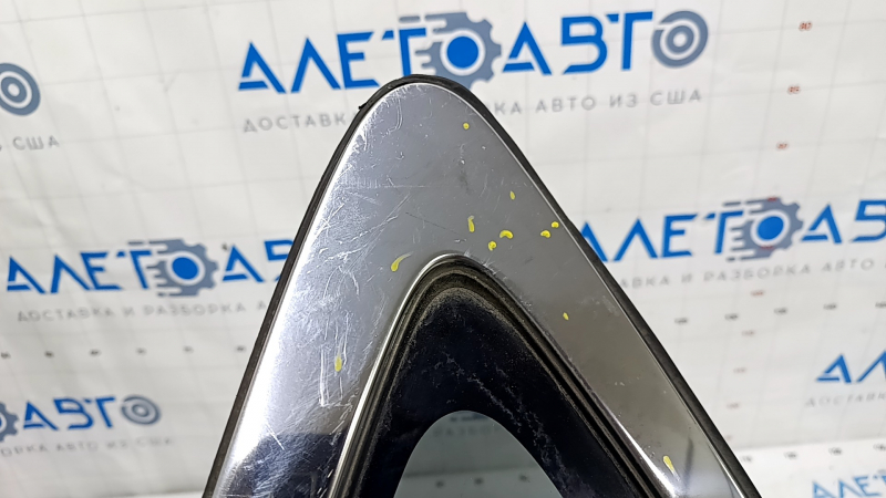 Window blind glass rear right Honda CRV 12-16 scratches on chrome, scratches on glass