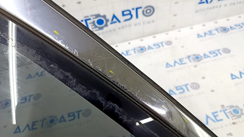 Window blind glass rear right Honda CRV 12-16 scratches on chrome, scratches on glass