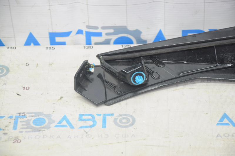 Trunk door spoiler left Nissan Leaf 18-22 black scratches broken mount