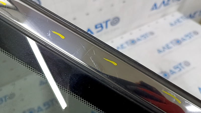 Window blind glass rear right Nissan Murano z52 15- chrome scratches on chrome