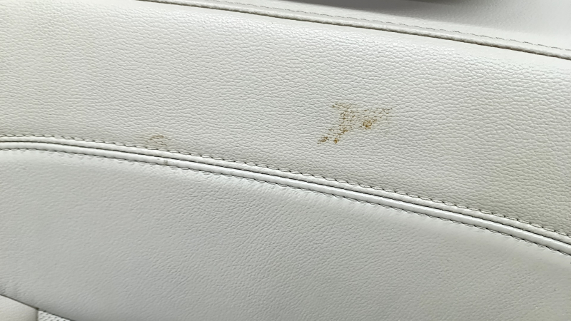 Seat 2 row right Ford Explorer 20 - beige leather, perforated with heating, mechanical, for dry cleaning, scratches on plastic