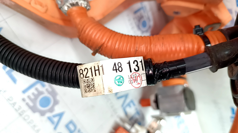High-voltage cable to the battery Toyota Venza 21 - through the entire body, the housing of the connector is broken