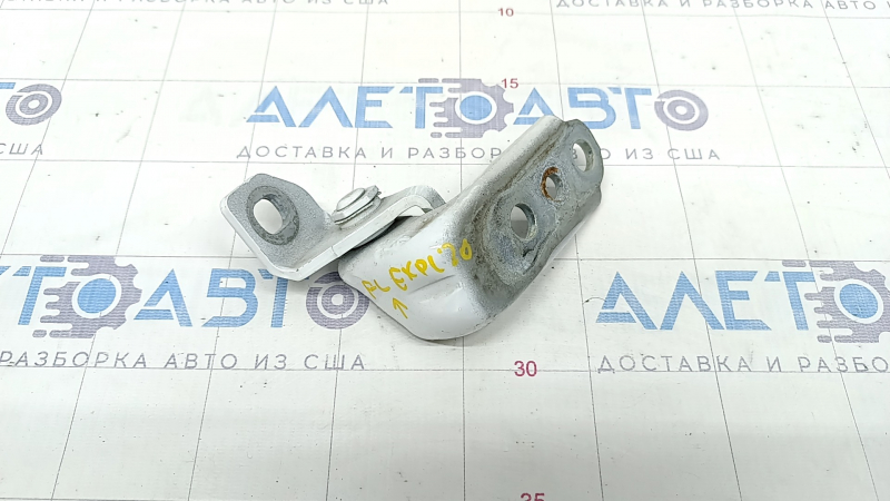 Upper front left door hinge Ford Explorer 20-