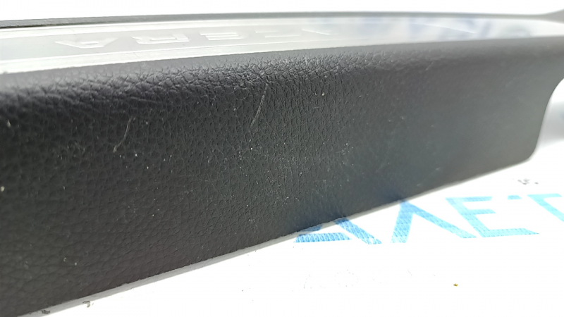 Door sill trim inner front right Hyundai Azera 12-17 black, with chrome trim, worn, broken fastening