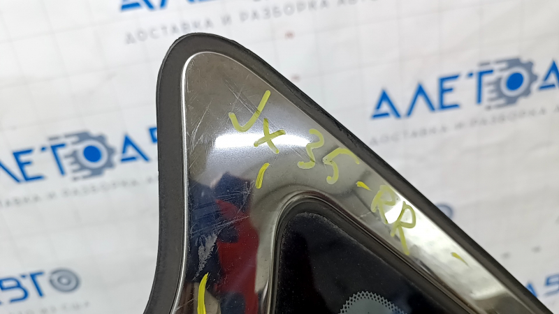 Window blind glass rear right Infiniti JX35 QX60 13- scratches on chrome, tear of seal