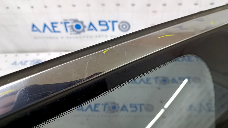 Window blind glass rear right Infiniti JX35 QX60 13- scratches on chrome, tear of seal