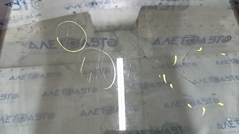Window blind glass rear right Ford Transit Connect MK2 13 - scratches on glass