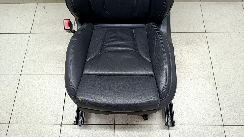 Driver's seat Audi Q5 8R 09-17 with airbag, electric, leather black, dents on leather
