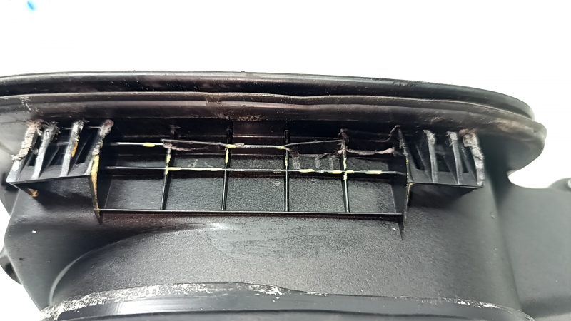 Fuel filler flap with housing Audi Q5 8R 09-17 housing defect