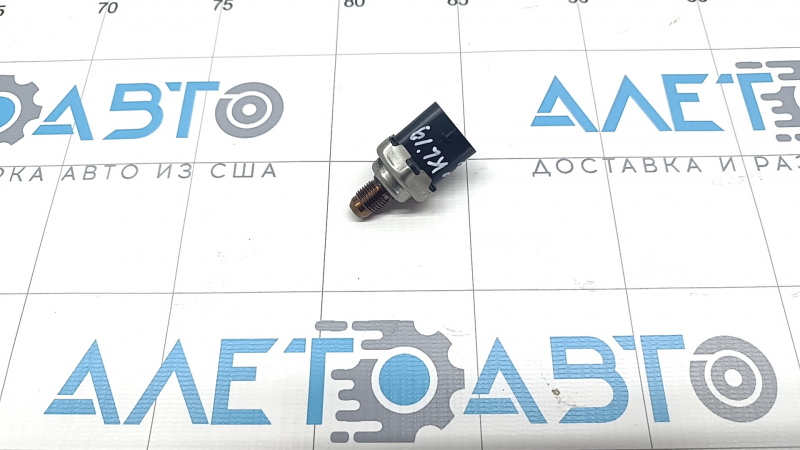Fuel pressure sensor Jeep Cherokee KL 19-23 2.0T on the fuel rail