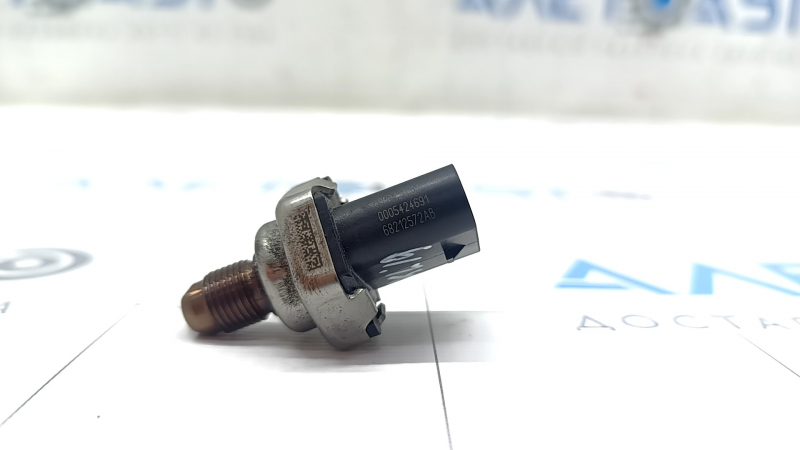 Fuel pressure sensor Jeep Cherokee KL 19-23 2.0T on the fuel rail
