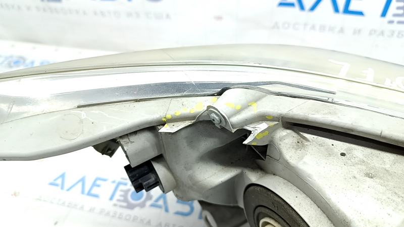 Headlight front left Toyota Camry v50 12-14 bare usa LE, broken fasteners, sand