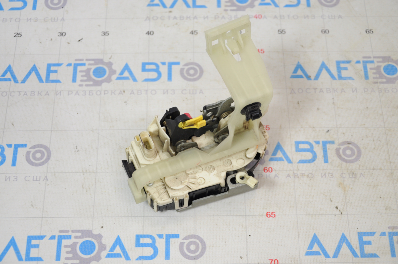 Rear right door lock Jeep Patriot 11-17