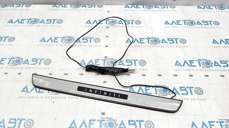 Door sill trim front right outer Infiniti QX30 17- with chrome, with backlight, worn, bump