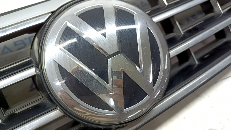 Radiator grill with badge VW Passat b8 16-19 USA R-Line, sand