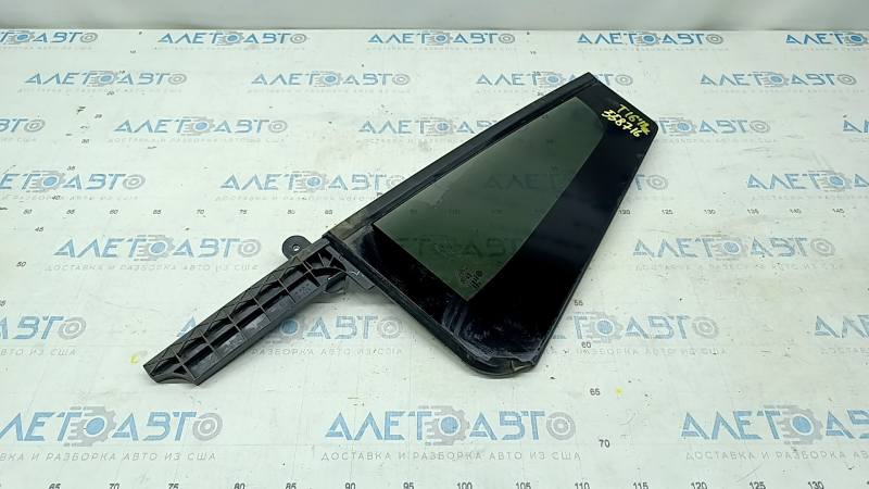 Door glass triangle rear left VW Tiguan 18 - broken guides