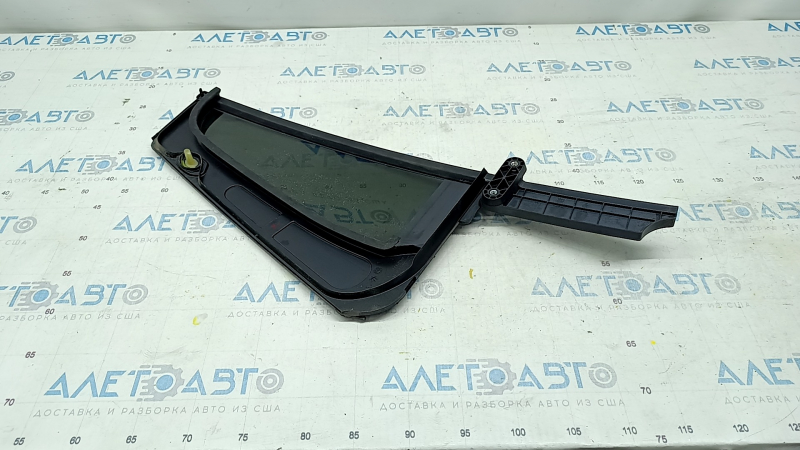 Door glass triangle rear left VW Tiguan 18 - broken guides