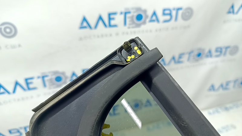Door glass triangle rear left VW Tiguan 18 - broken guides