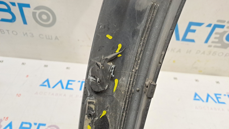 Front left fender arch trim Infiniti QX30 17- FWD broken fasteners, scratches, abrasions, crack