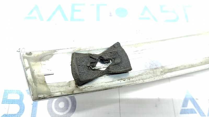 Ford Fusion mk5 trunk lid molding 17-20 chrome, broken fasteners, scratches