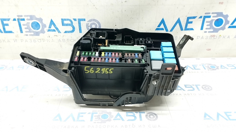 Lexus RX450h 10-15 underhood fuse box with housing, broken mount