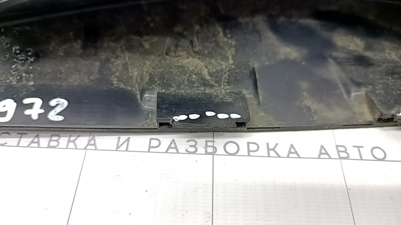 Alfa Romeo Giulia 17 front bumper lip - scratches, broken fasteners