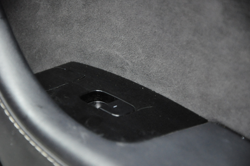 Door trim card front right Tesla Model Y 20 - black leather, with backlight, glossy trim, with suede insert with window lift control with door opening button scratches