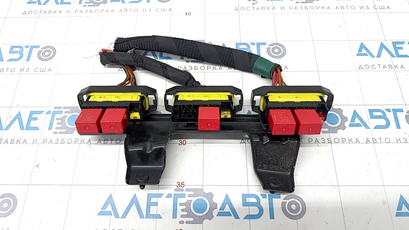 Relay block under the hood right Alfa Romeo Giulia 17- with bracket