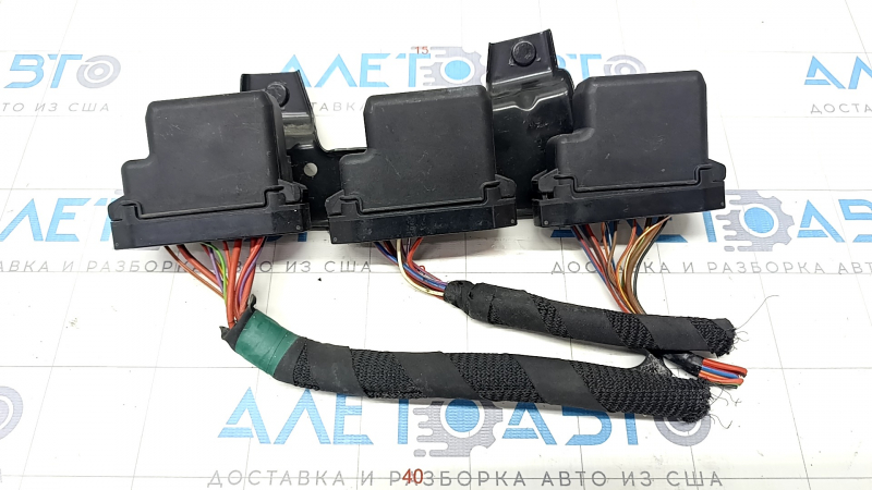 Relay block under the hood right Alfa Romeo Giulia 17- with bracket