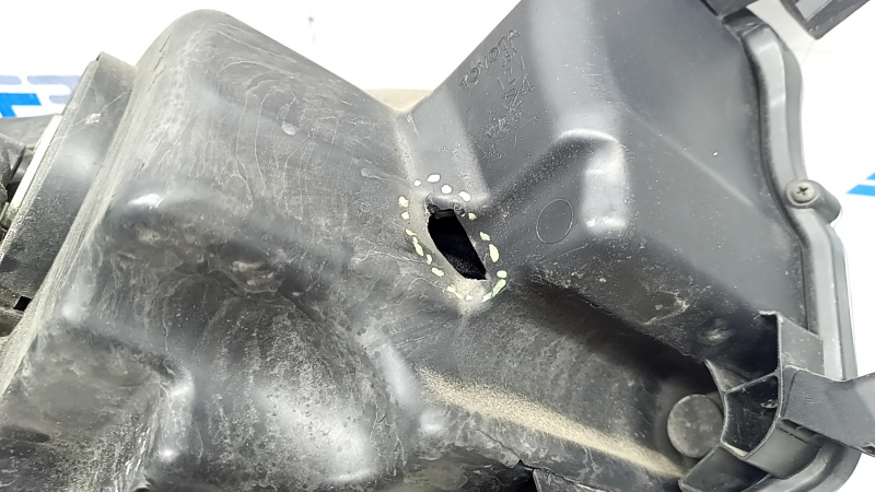 Headlight front left Toyota Highlander 14-16 bare, dark, halogen, sand, broken fasteners, damaged housing