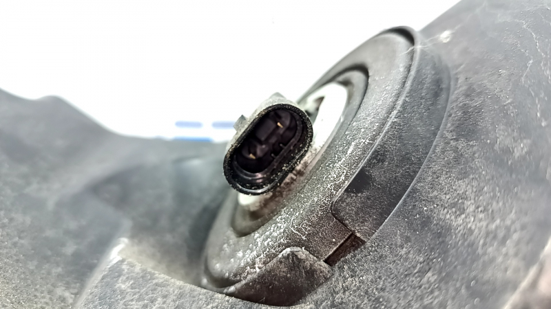 Headlight front left Toyota Highlander 14-16 bare, dark, halogen, sand, broken fasteners, damaged housing