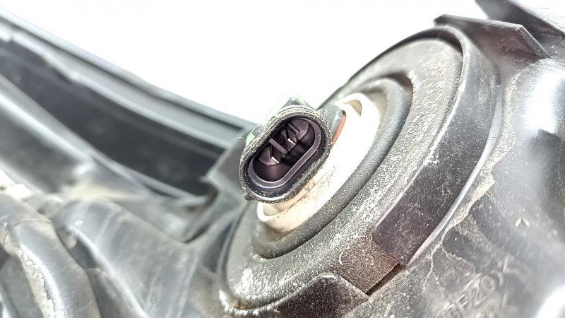 Headlight front left Toyota Highlander 14-16 bare, dark, halogen, sand, broken fasteners, damaged housing