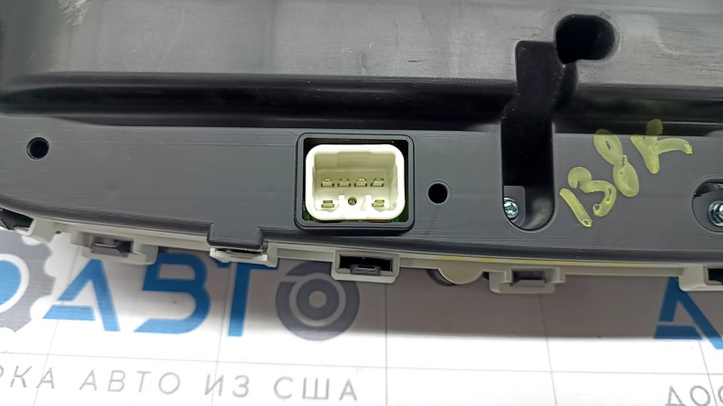 Instrument cluster Toyota Prius V 12-17 usa miles, 138k, scratches, glass for polishing