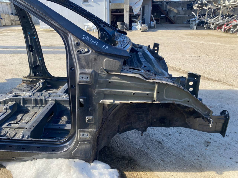 Front right quarter Hyundai Santa FE Sport 13-18 on the body, graphite
