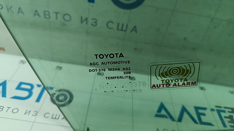 Front right door glass Toyota Rav4 19- scratches
