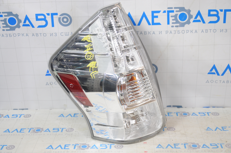 Left headlight Toyota Prius V 12-14 prerest, chips, minor scratches