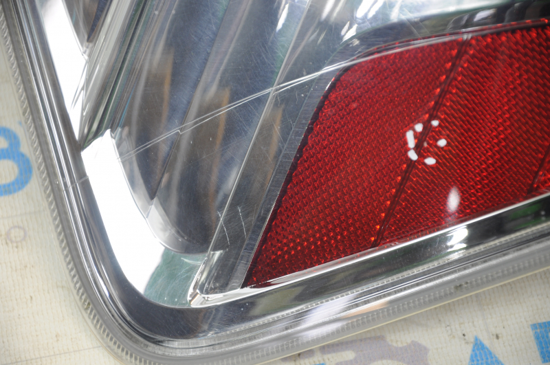 Left headlight Toyota Prius V 12-14 prerest, chips, minor scratches