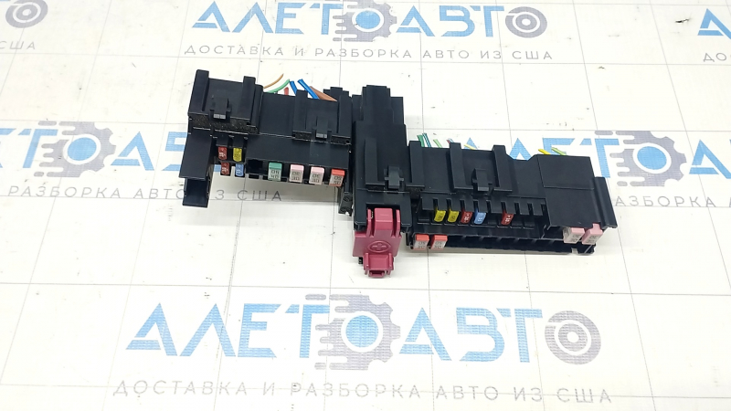 Nissan Rogue 21-23 large underhood fuse box