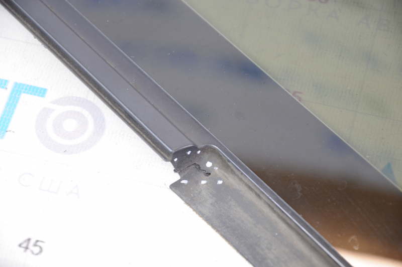 Window blind glass front left Toyota Prius V 12-17 cut seal