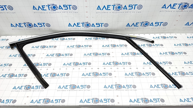 Glass seal with molding front right Audi Q5 80A 18-24 chrome