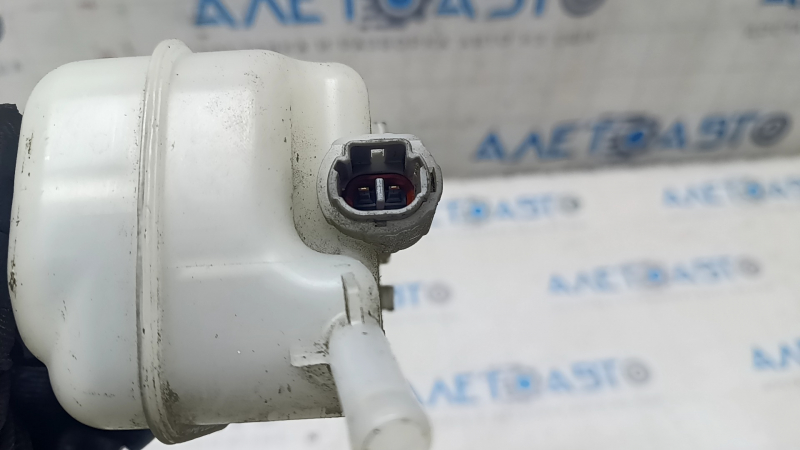 Master cylinder reservoir with cover Lexus RX350 16-22