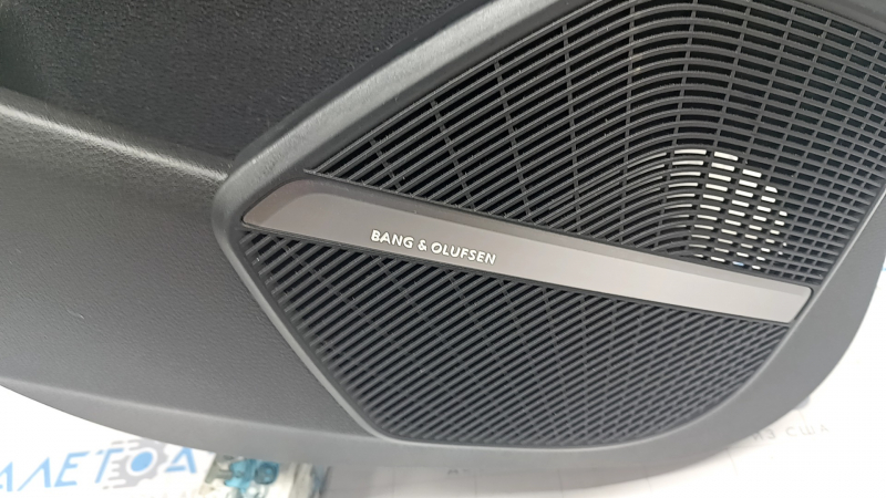 Door trim card rear left Audi Q5 80A 18-20 black, with insert under dark textured wood, black armrest, Bang & Olufsen, scratches